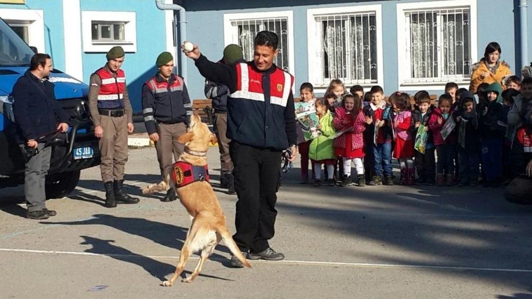 Jandarma Salihli&rsquo;de &Ouml;ğrencilerle Buluştu