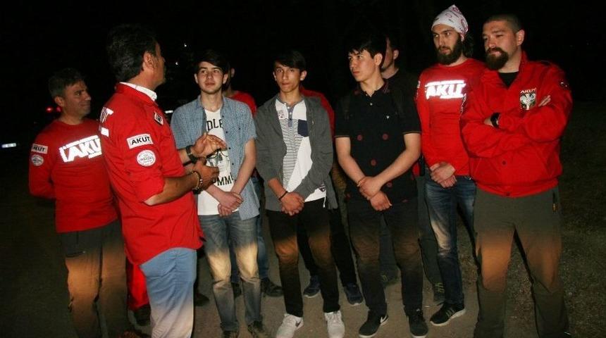 Piknik İ&ccedil;in Gittikleri Ormanda Kaybolan 3 Gen&ccedil; 4 Saat Sonra Bulundu