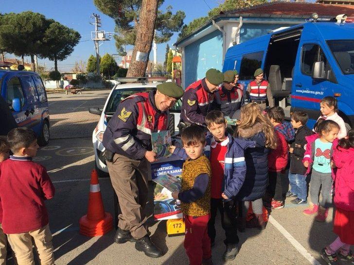 Jandarma Salihli’de Öğrencilerle Buluştu G2
