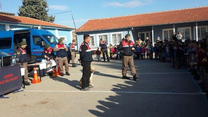 Jandarma Salihli’de Öğrencilerle Buluştu G4