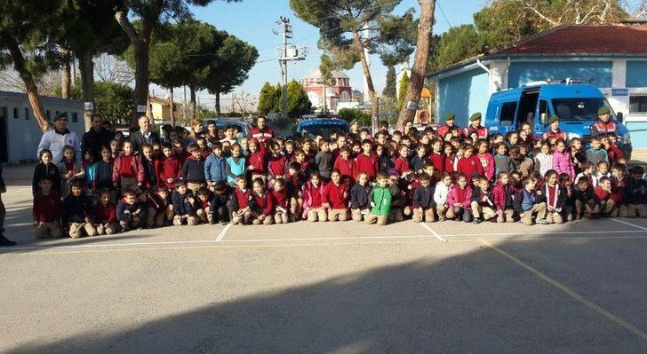 Jandarma Salihli’de Öğrencilerle Buluştu G5