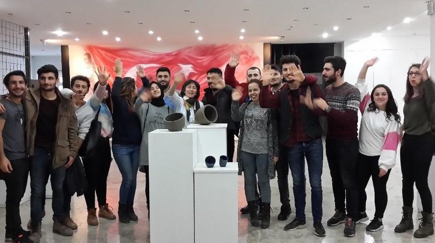 Atat&uuml;rk &Uuml;niversitesi&rsquo;nde Mek&acirc;n-kesit Seramik Sergisi