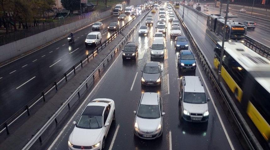 İstanbul&rsquo;da Trafiğinde Yılbaşı Yoğunluğu