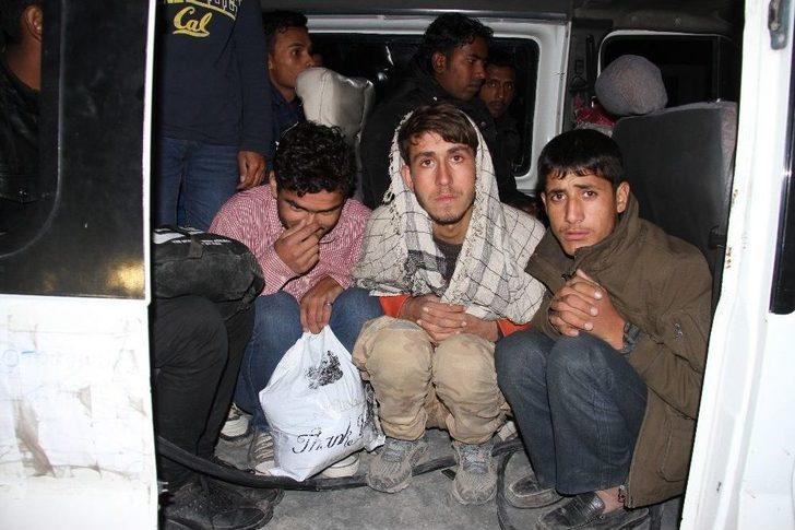 Jandarmadan Kaçak Göçmenlere Sıcak İlgi G1