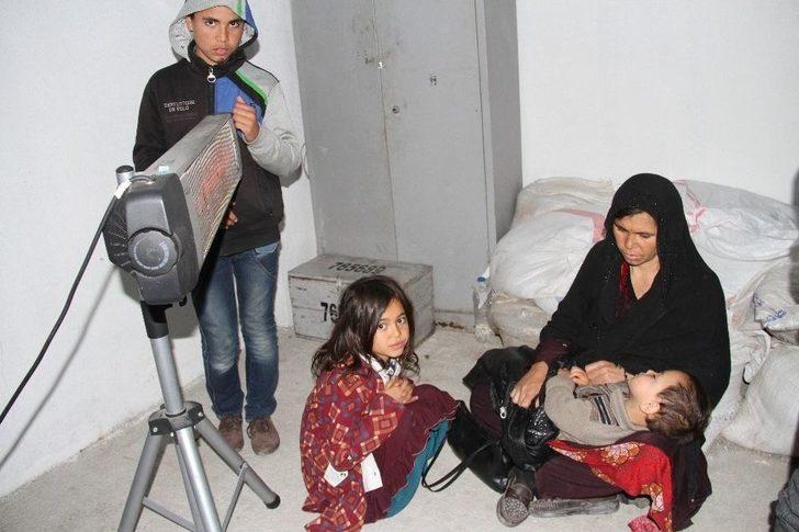 Jandarmadan Kaçak Göçmenlere Sıcak İlgi G2