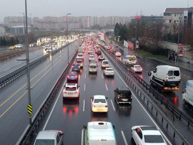 İstanbul’da Trafiğinde Yılbaşı Yoğunluğu