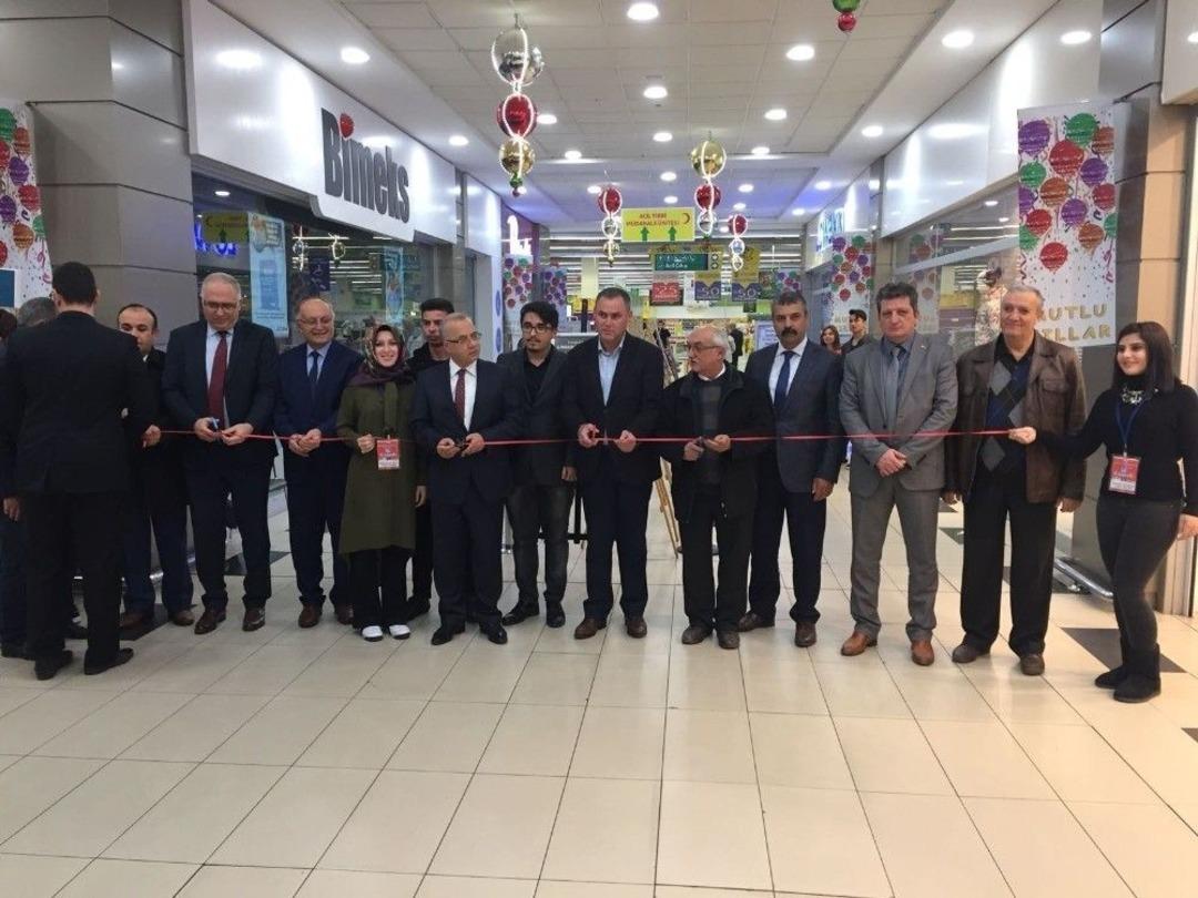 Salihli&rsquo;de &ldquo;insanlık Aranıyor&rdquo; Sergisi A&ccedil;ıldı