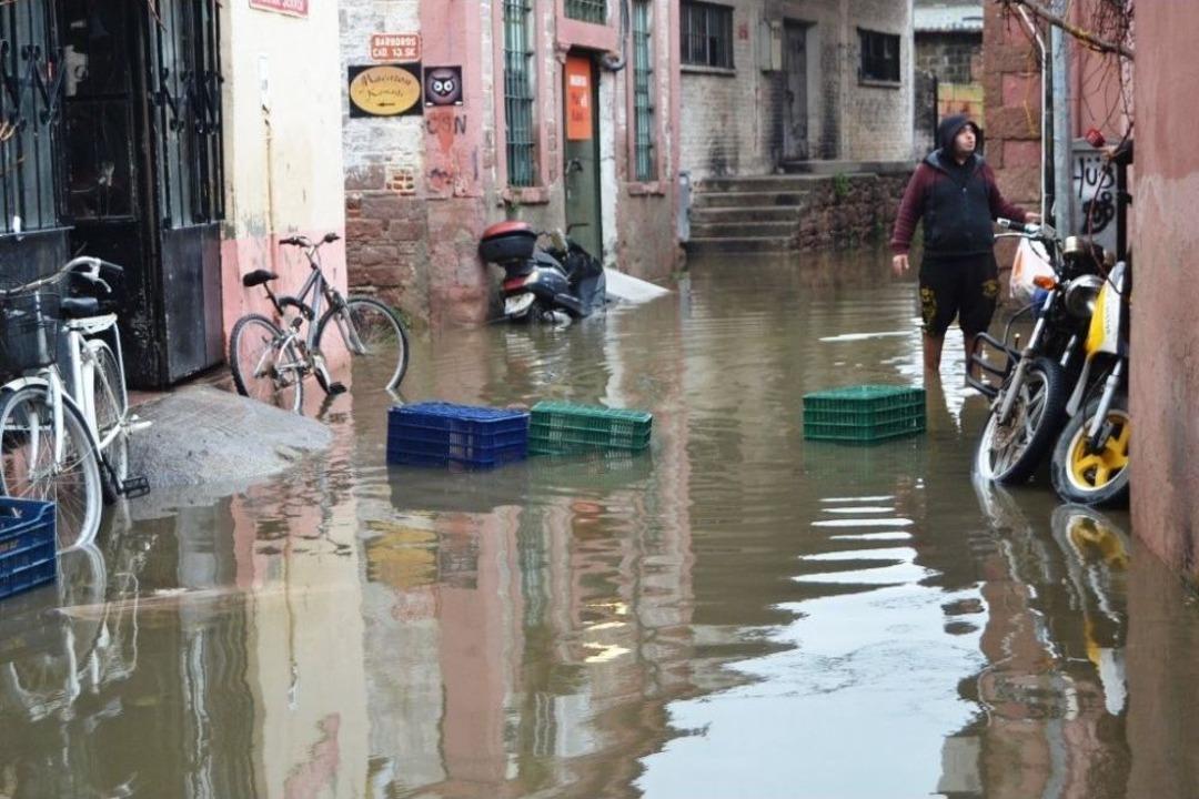 Ayvalık&rsquo;ta 15 Saatte Metrekareye 64 Kilogram Yağış D&uuml;şt&uuml;