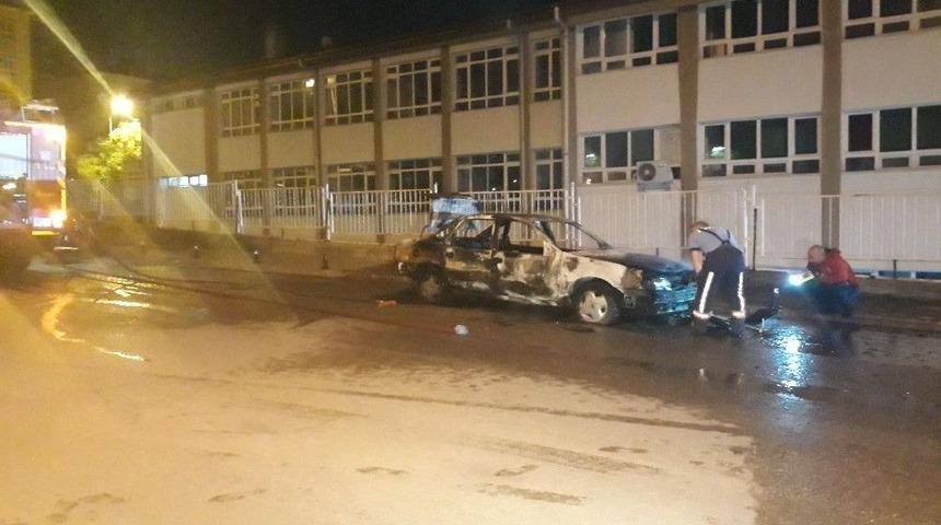 Park Halindeki Otomobil Alevlere Teslim Oldu