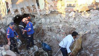 Depremin Yıktığı Evin Altında Kalan 147 Küçükbaş Hayvan Telef Oldu