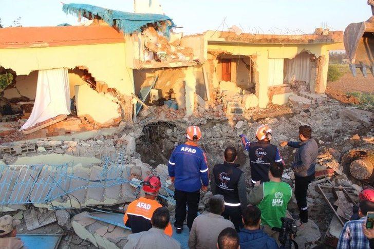 Depremin Yıktığı Evin Altında Kalan 147 Küçükbaş Hayvan Telef Oldu G3