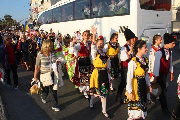 Ayvalık’ta 5. Uluslar Arası Halk Oyunları Şenliği Coşkusu G3