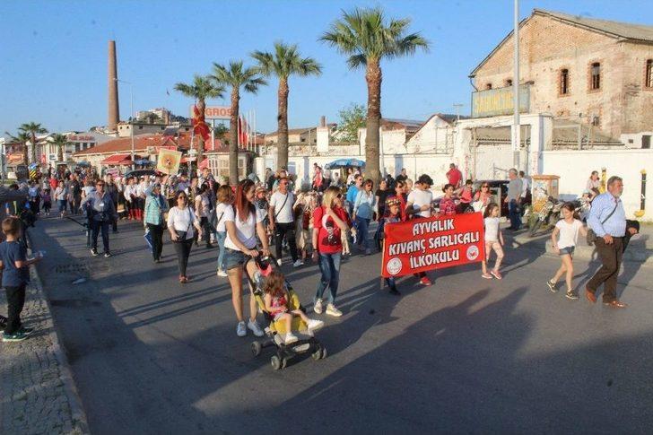 Ayvalık’ta 5. Uluslar Arası Halk Oyunları Şenliği Coşkusu G5