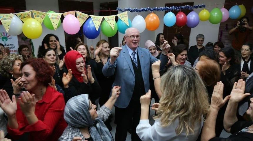 Kırmızıtoprak Halk Merkezi’nde Coşkulu Yılbaşı Kutlaması