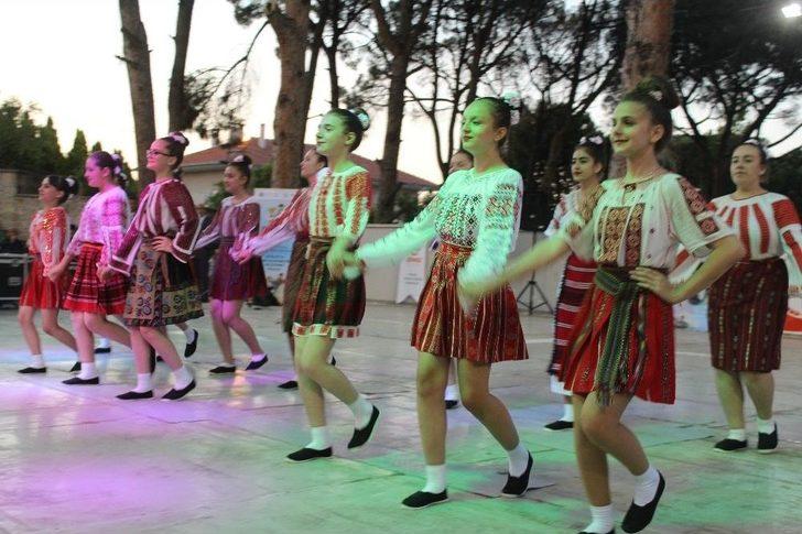 Ayvalık’ta 5. Uluslar Arası Halk Oyunları Şenliği Coşkusu G1