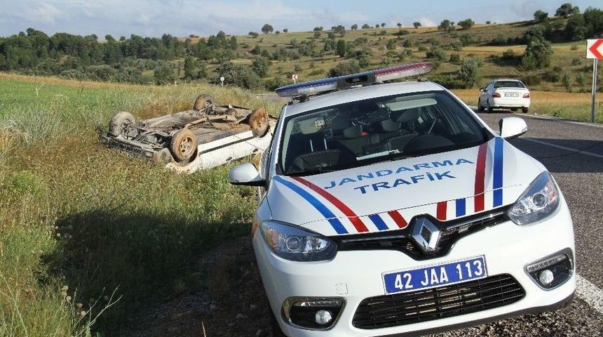 Beyşehir&rsquo;de Otomobil Şarampole Takla Attı: 3 Yaralı