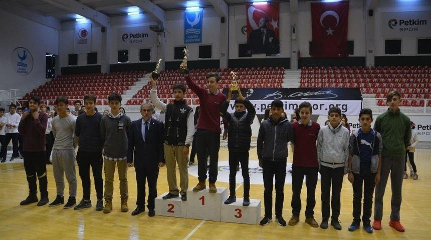 Atat&uuml;rk Koşusu &Ouml;d&uuml;l T&ouml;reni Yapıldı