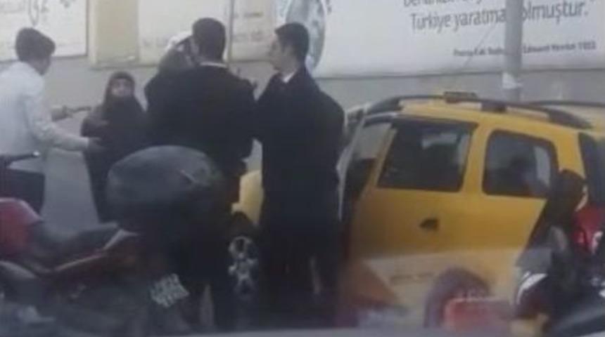 (özel) İstinye’de Taksicinin Fazla Para İstediğini İddia Etti, Ortalığı Karıştırdı