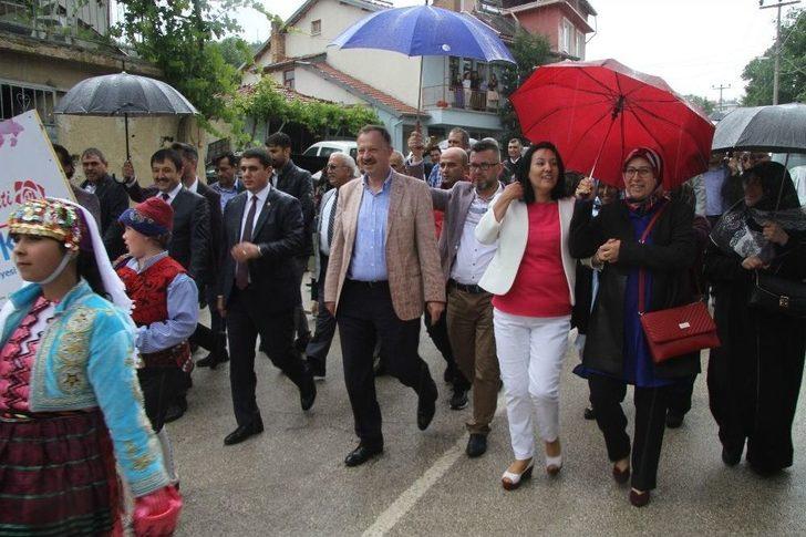 Güneykent 4. Gül Hasat Festivali Sağanak Yağışla Başladı G1