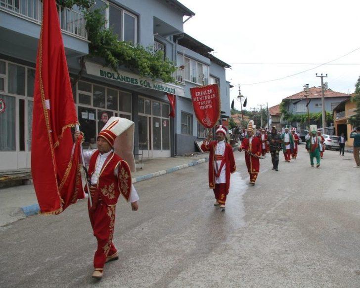 Güneykent 4. Gül Hasat Festivali Sağanak Yağışla Başladı G5