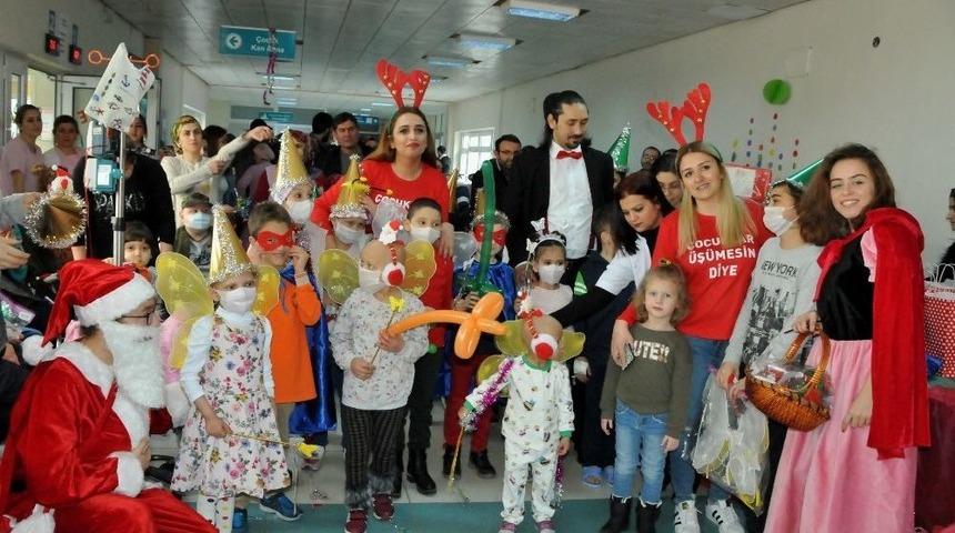 Lösemili Çocuklardan Horonlu Yılbaşı Kutlaması