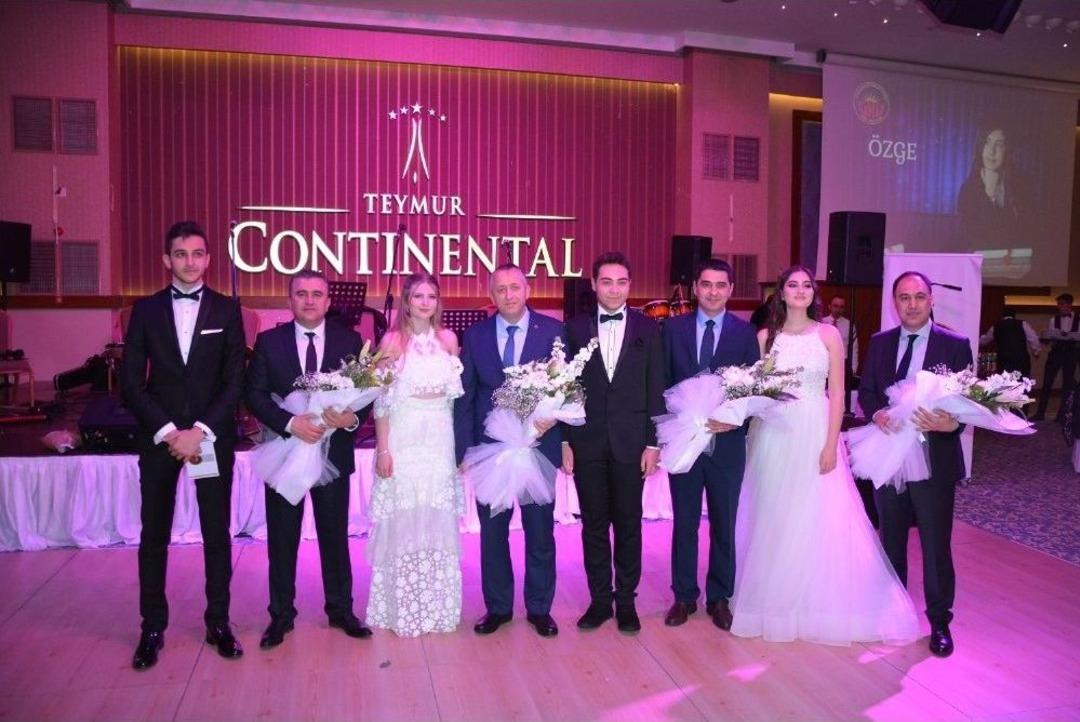 Gkv Liseleri 2017-2018 Mezunlarına Balo D&uuml;zenledi