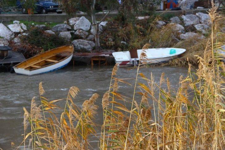 Debisi Yükselen Dereler Tekneleri Battırdı G4