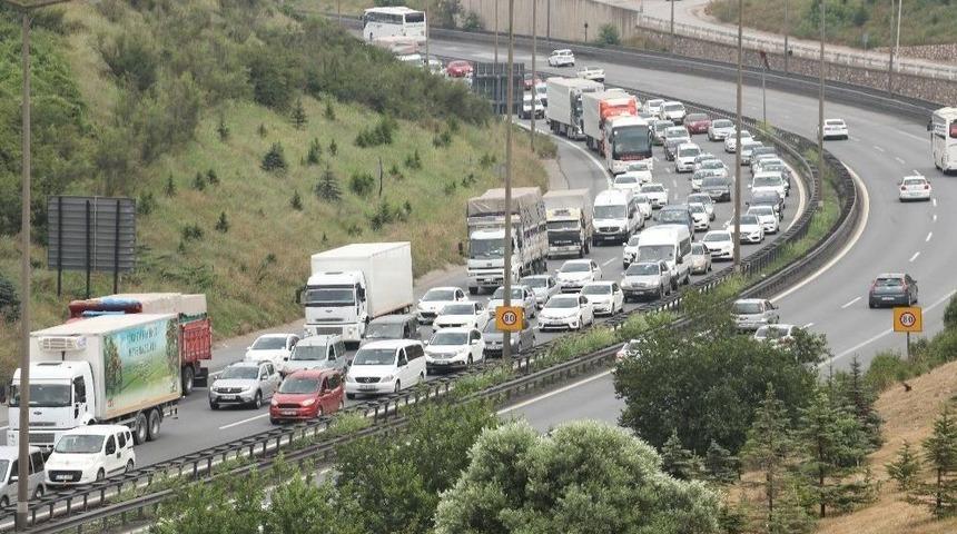 Son G&uuml;nde D&ouml;n&uuml;şe Ge&ccedil;en Tatilciler Tem&rsquo;i Doldurdu