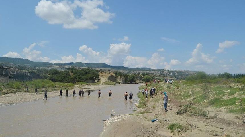 Sel Sularına Kapılan Minik R&uuml;zgar 60 Kişilik Bir Ekiple Aranıyor