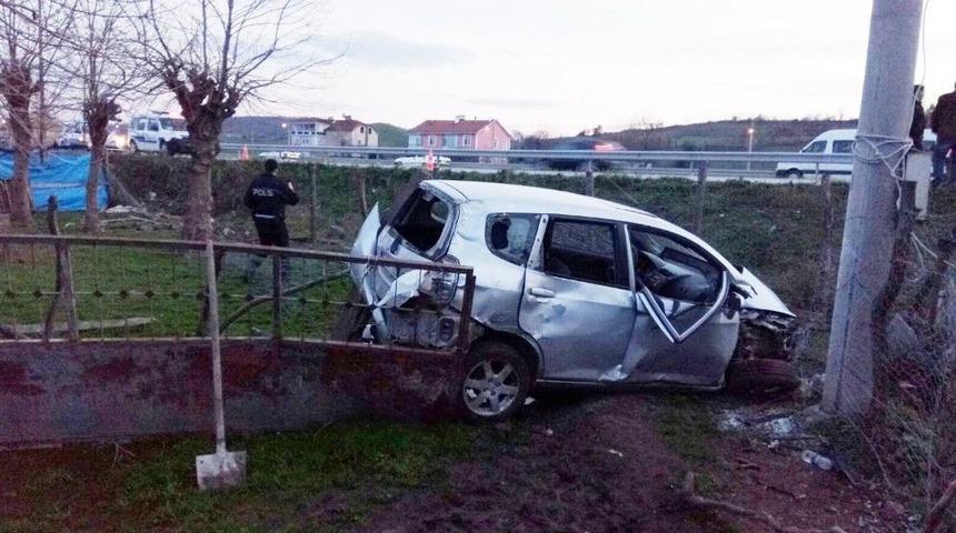 Otomobil Bah&ccedil;eye U&ccedil;tu: 3 Yaralı