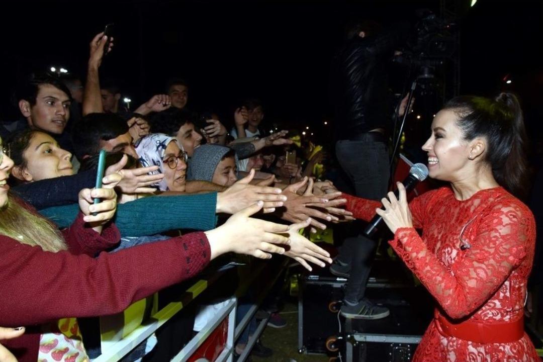 Tuğba Yurt Aliağalılar İ&ccedil;in S&ouml;yledi