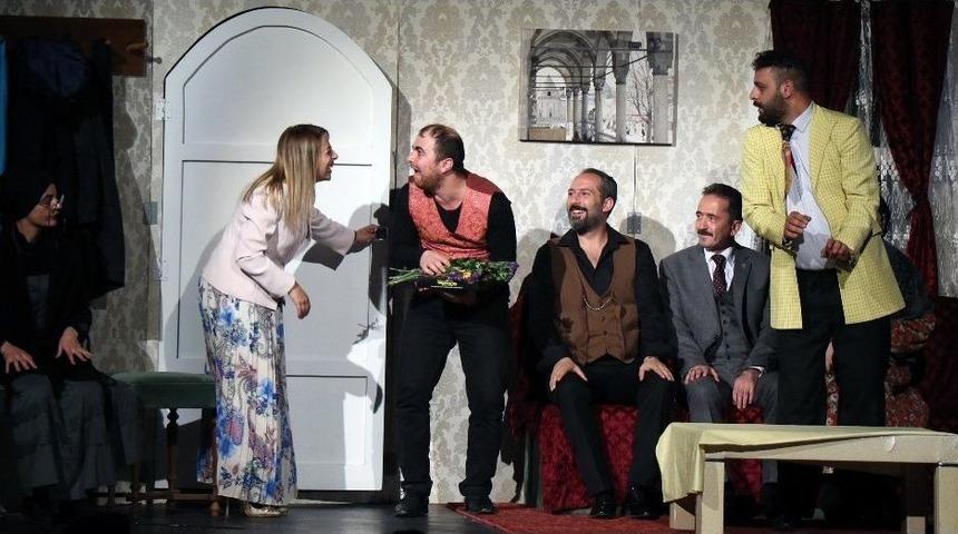 Eht&rsquo;nin İlk Oyunu &ldquo;eyvah Sevirem&rdquo; Yoğun İlgi G&ouml;rd&uuml;