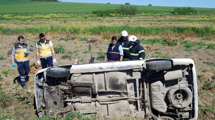 Otomobil Şarampole Devrildi: 3 Yaralı