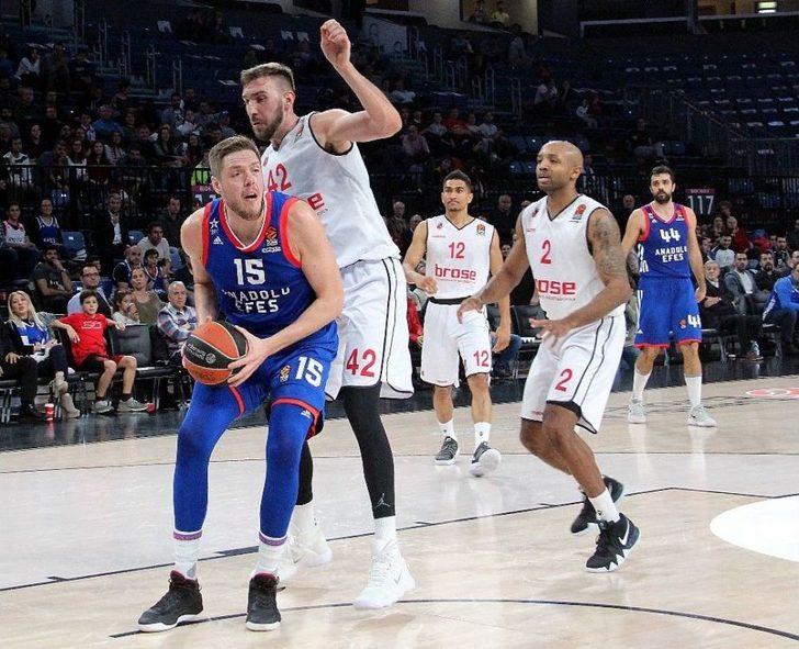Thy Euroleague: Anadolu Efes: 69 - Brose Baskets Bamberg: 58 G4
