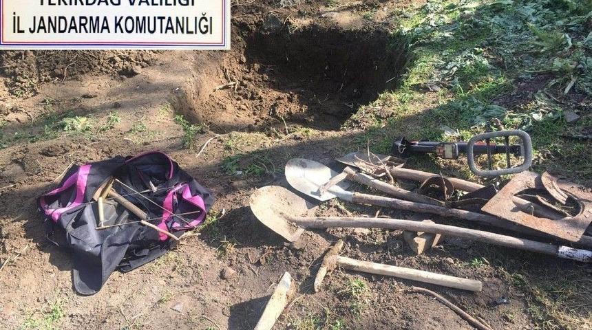 Hazine Arayan 3 Kişiye Su&ccedil;&uuml;st&uuml;