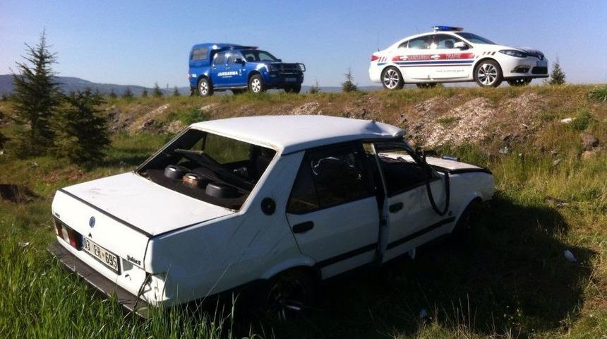 Otomobil Şarampole U&ccedil;tu: 2 Yaralı