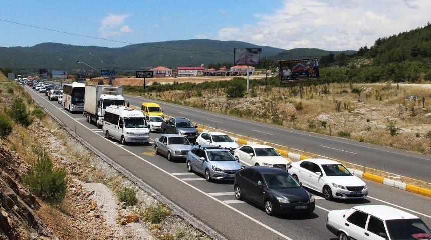 Dönüş Yolunda 5 Kilometrelik Kuyruklar Oluştu