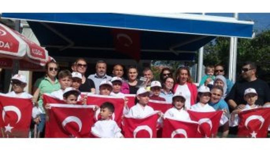 Fo&ccedil;a&rsquo;lı Minik Karatecilerin Bayram Coşkusu