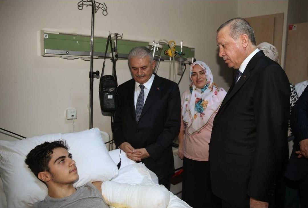 Erdoğan Ve Yıldırım Elektrik Akımına Kapılan Harun Polat&rsquo;ı Ziyaret Etti