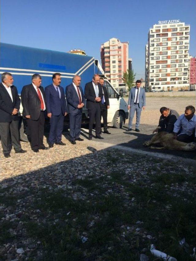 Başkan Gülsoy Kurban Keserek Göreve Başladı