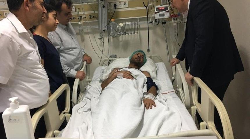 Milletvekili Ko&ccedil;er, Yangın &Ccedil;ıkan Hastanede Dumandan Etkilenenleri Ziyaret Etti