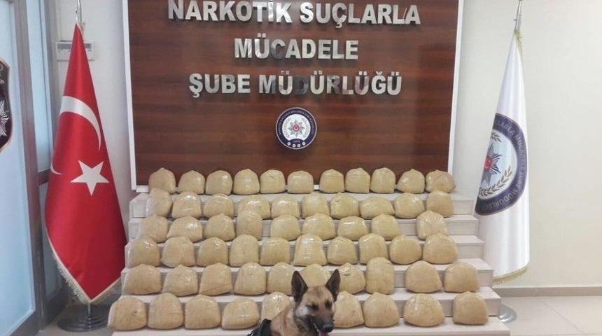 Ş&uuml;phe &Uuml;zerine Durdurulan Ara&ccedil;ta 63 Kilo Esrar &Ccedil;ıktı