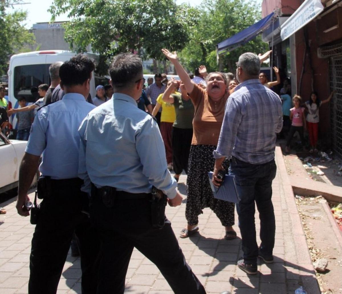 Polis Lince Karşı Etten Duvar &Ouml;rd&uuml;