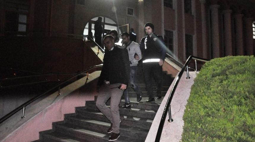 Zeytinlikteki Cinayette 1 Kişi Tutuklandı 2 Kişi Adli Kontrol İle Serbest Kaldı