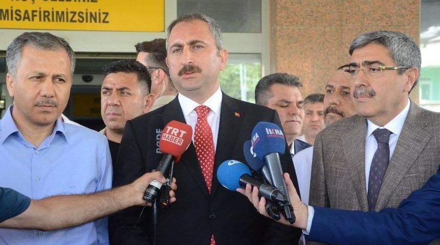 Adalet Bakanı G&uuml;l: "yavru K&ouml;pek Olayındaki Kep&ccedil;e Operat&ouml;r&uuml; Tutuklanmıştır&rdquo;