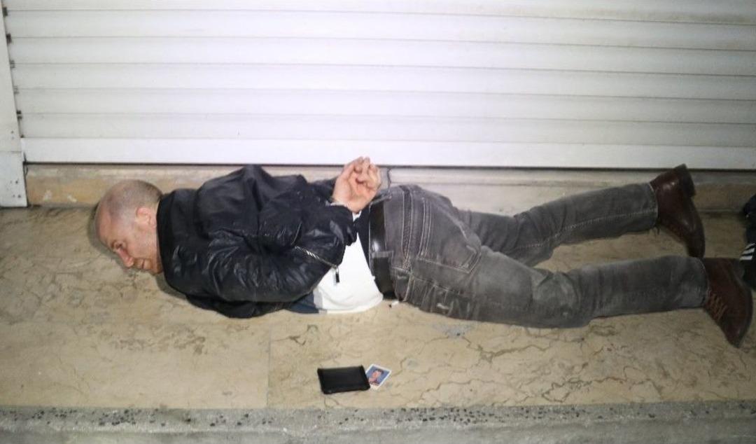 Hırsızlar Su&ccedil;&uuml;st&uuml; Polislere Yakalandı