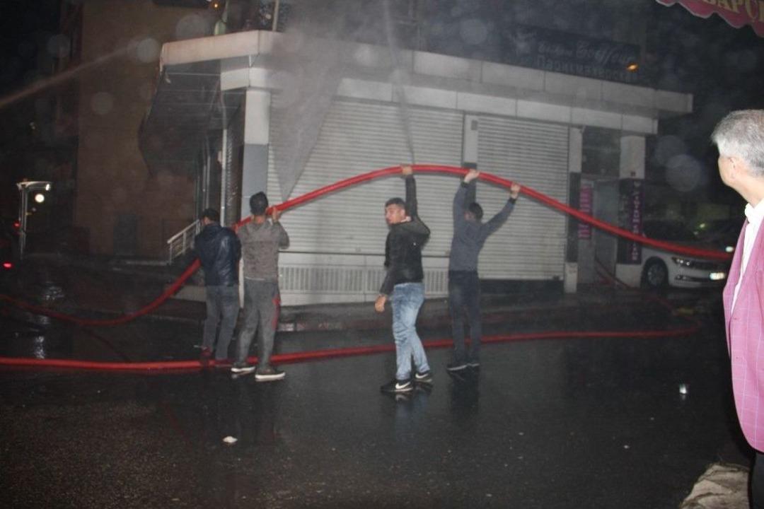 Yangını Vatandaş, Polis Ve İtfaiye Ekipleri S&ouml;nd&uuml;rd&uuml;