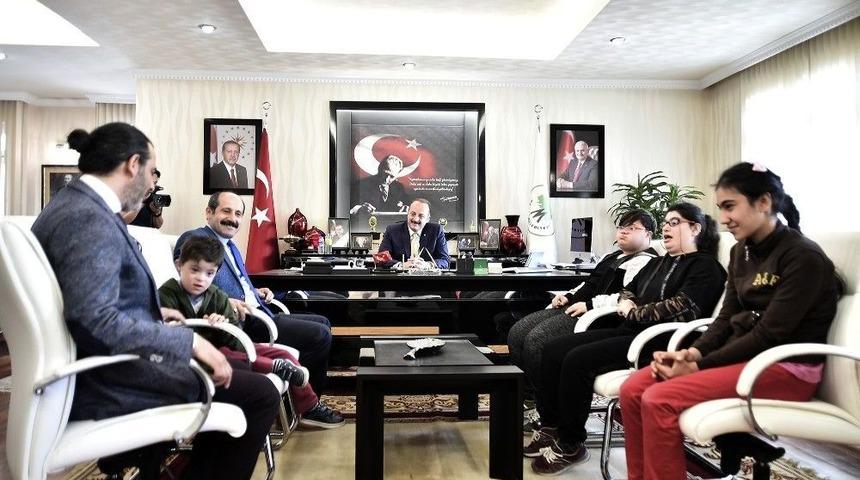 Başkan Akg&uuml;l&rsquo;e &Ouml;zel Ziyaret