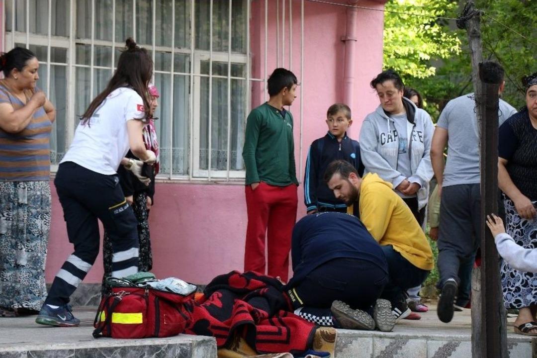 Evinin Yandığını G&ouml;ren Kadın Balkona &Ccedil;ıkarak Yardım İstedi