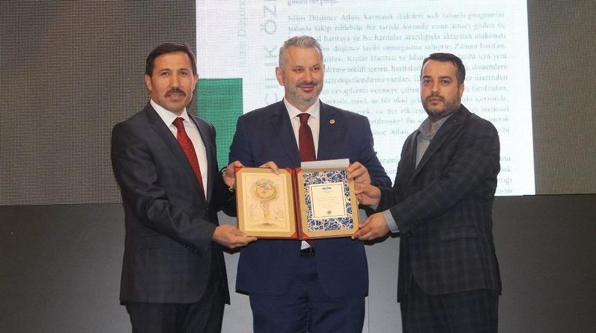 &rsquo;islam D&uuml;ş&uuml;nce Atlasına&rsquo; Bir &Ouml;d&uuml;l De T&uuml;rkiye Yazarlar Birliği&rsquo;nden